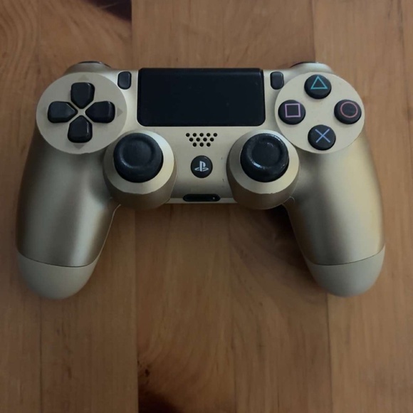 PS4 controllers - Picture 3 of 3